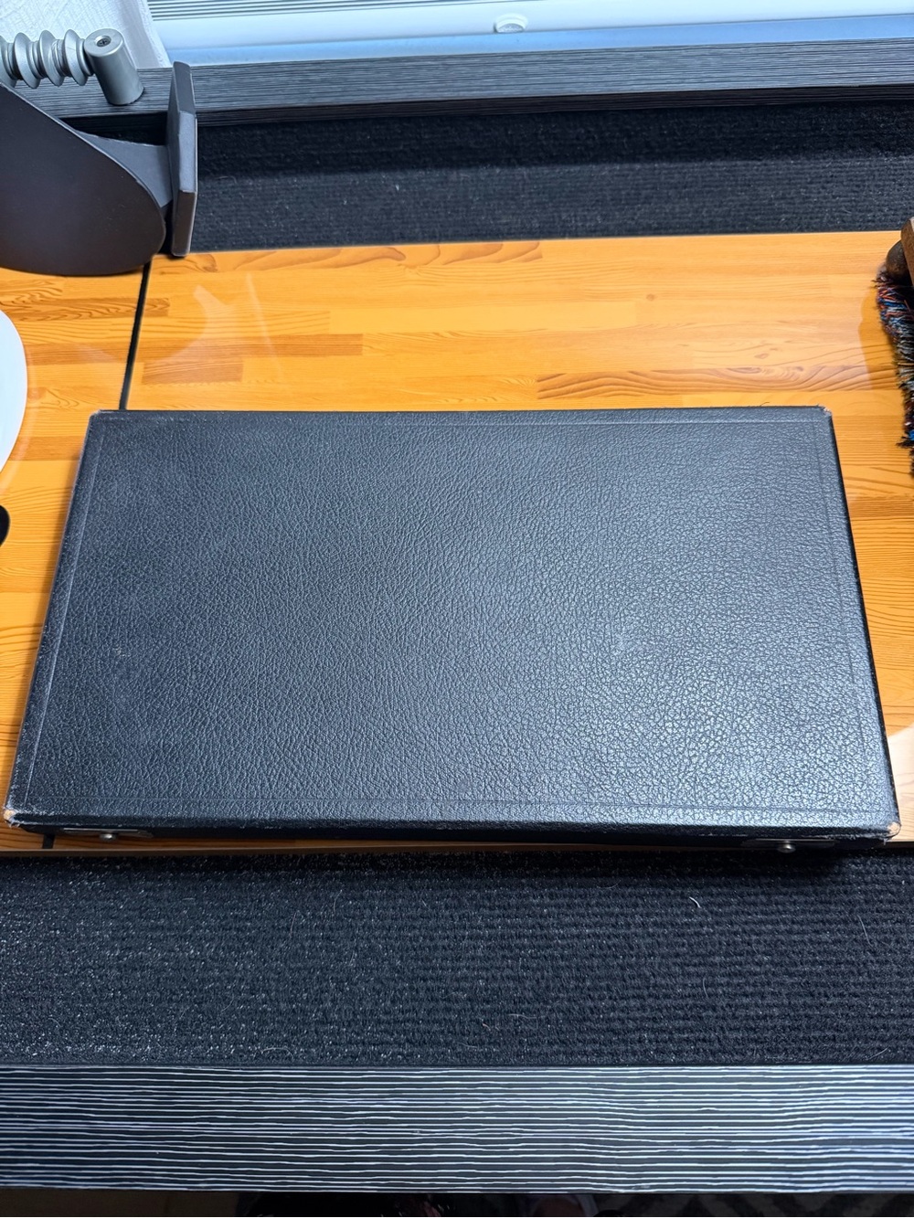Black ring holder